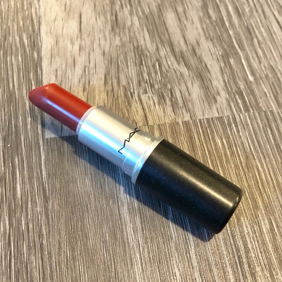 MAC Chili MATTE LIPSTICK - Picture 2 of 8
